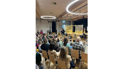 Bürgermeister Axel Wohlgemuth bei der Einweihnung der neuen Aula. (Foto: nd)