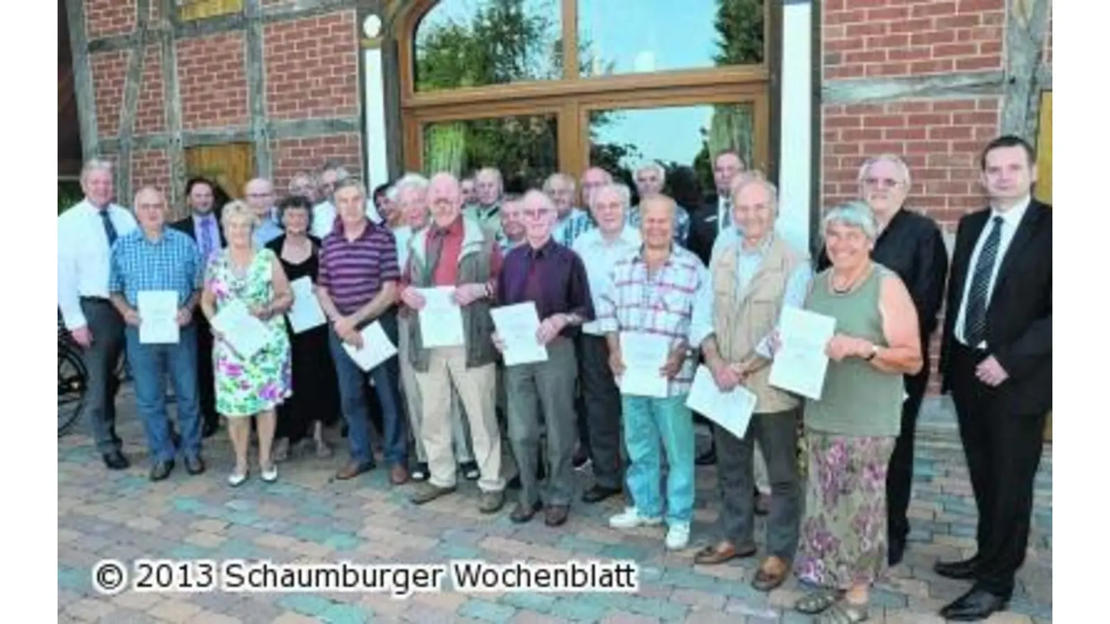 Volksbank in Schaumburg ehrt langjährige Mitglieder (Foto: red)