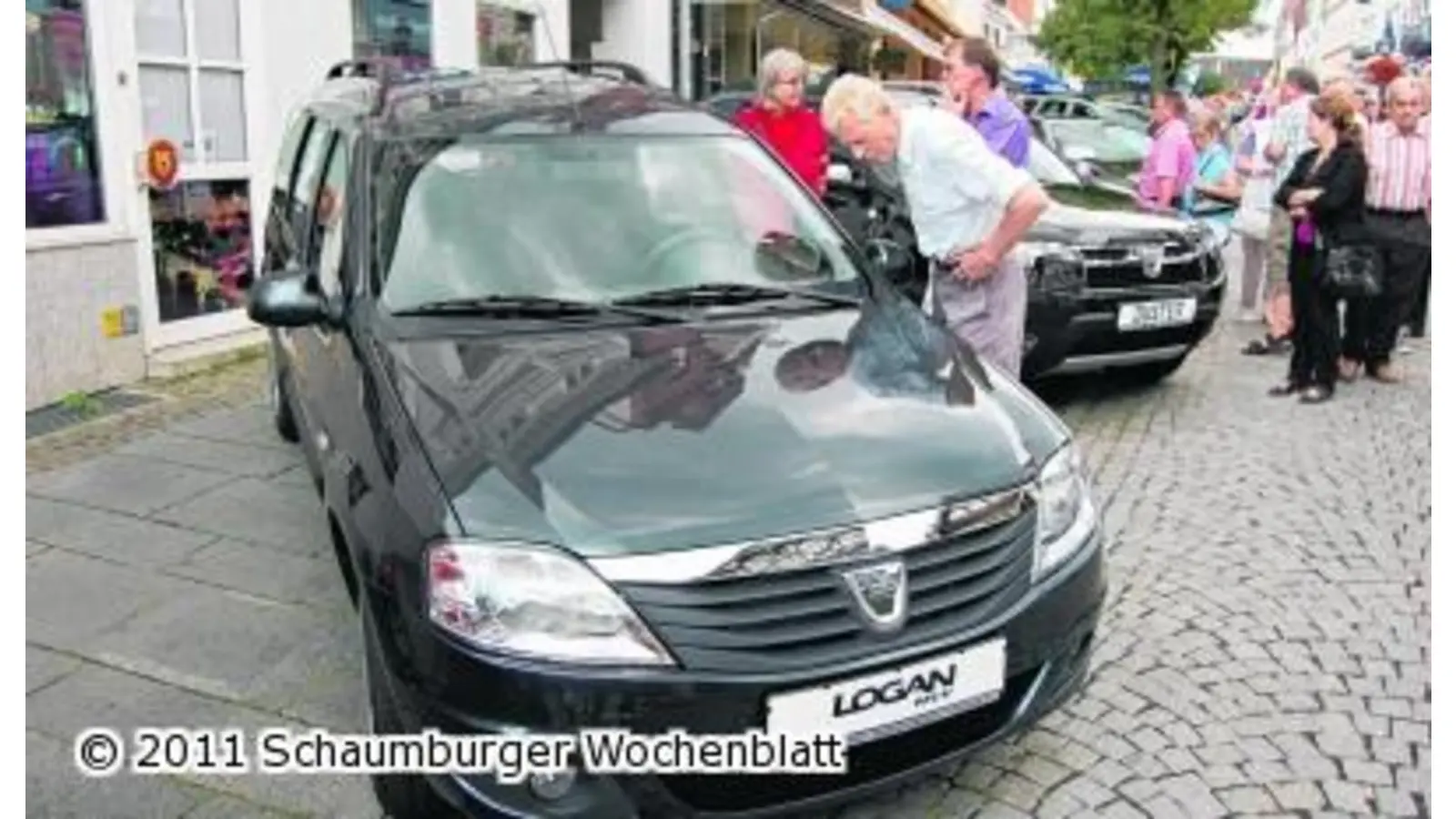 Autofans neugierig auf die neuen Modelle (Foto: red)