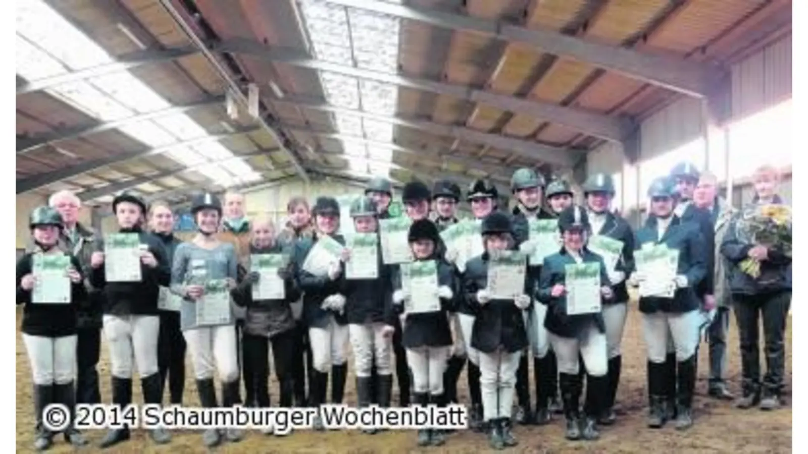 Junge Pferdesportler erhalten Reitabzeichen (Foto: bt)