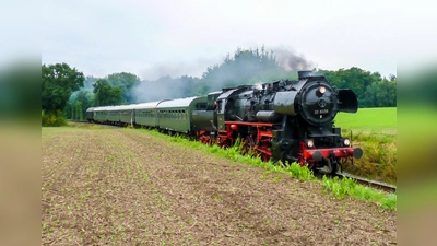 An diesem Wochenende kann man das einmalige Erlebnis einer Dampfeisenbahn durch das sommerliche Schaumburger Land genießen.  (Foto: privat)