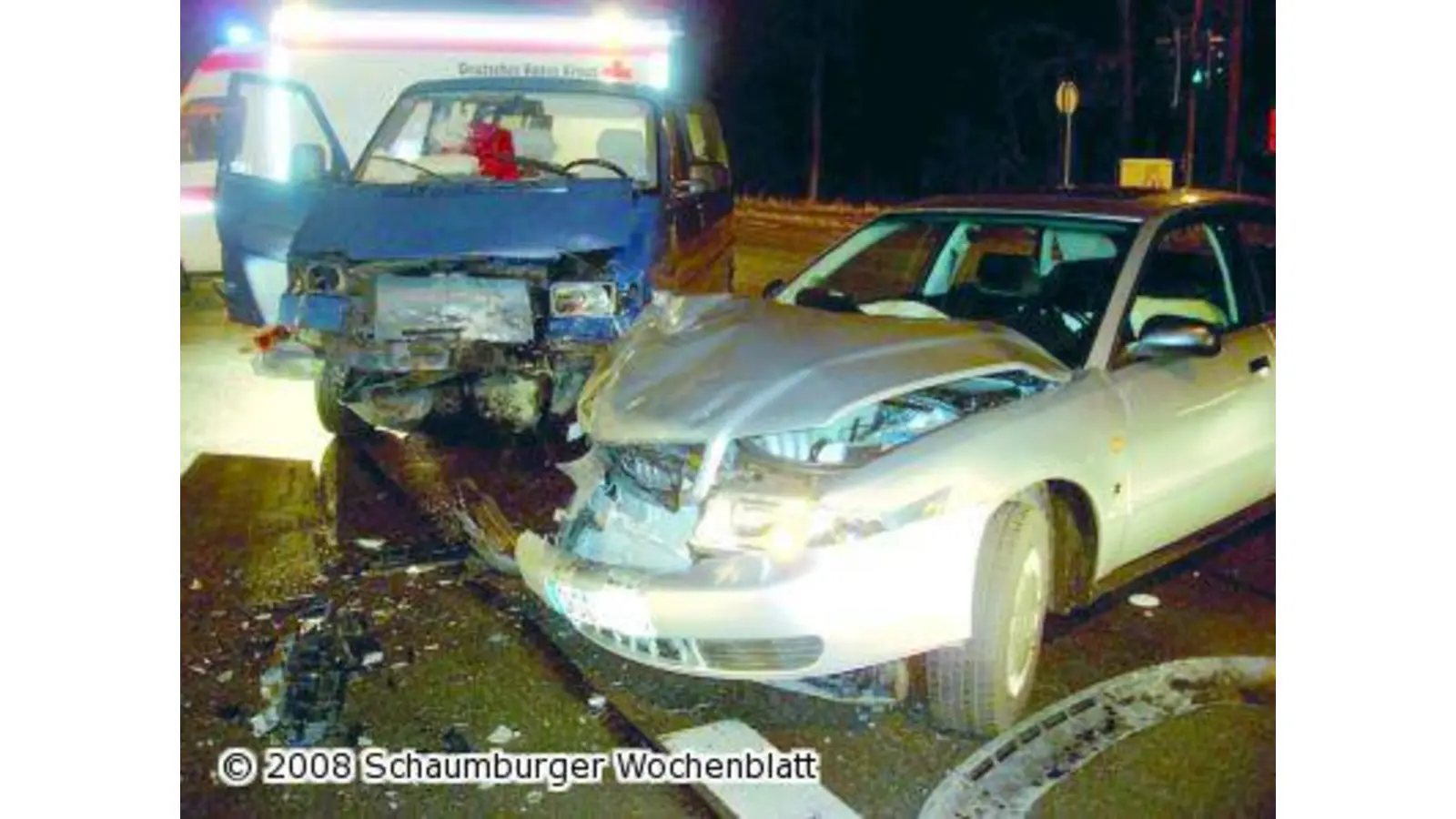 Rentner fährt bei Rotlicht Zwei Verletzte bei schwerem Zusammenstoß auf Ampel-Kreuzung (Foto: hb)