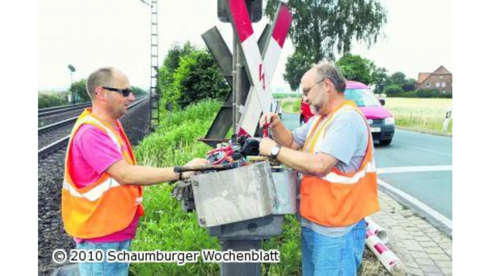 Sattelzug bremst den Bahnverkehr aus (Foto: bb)