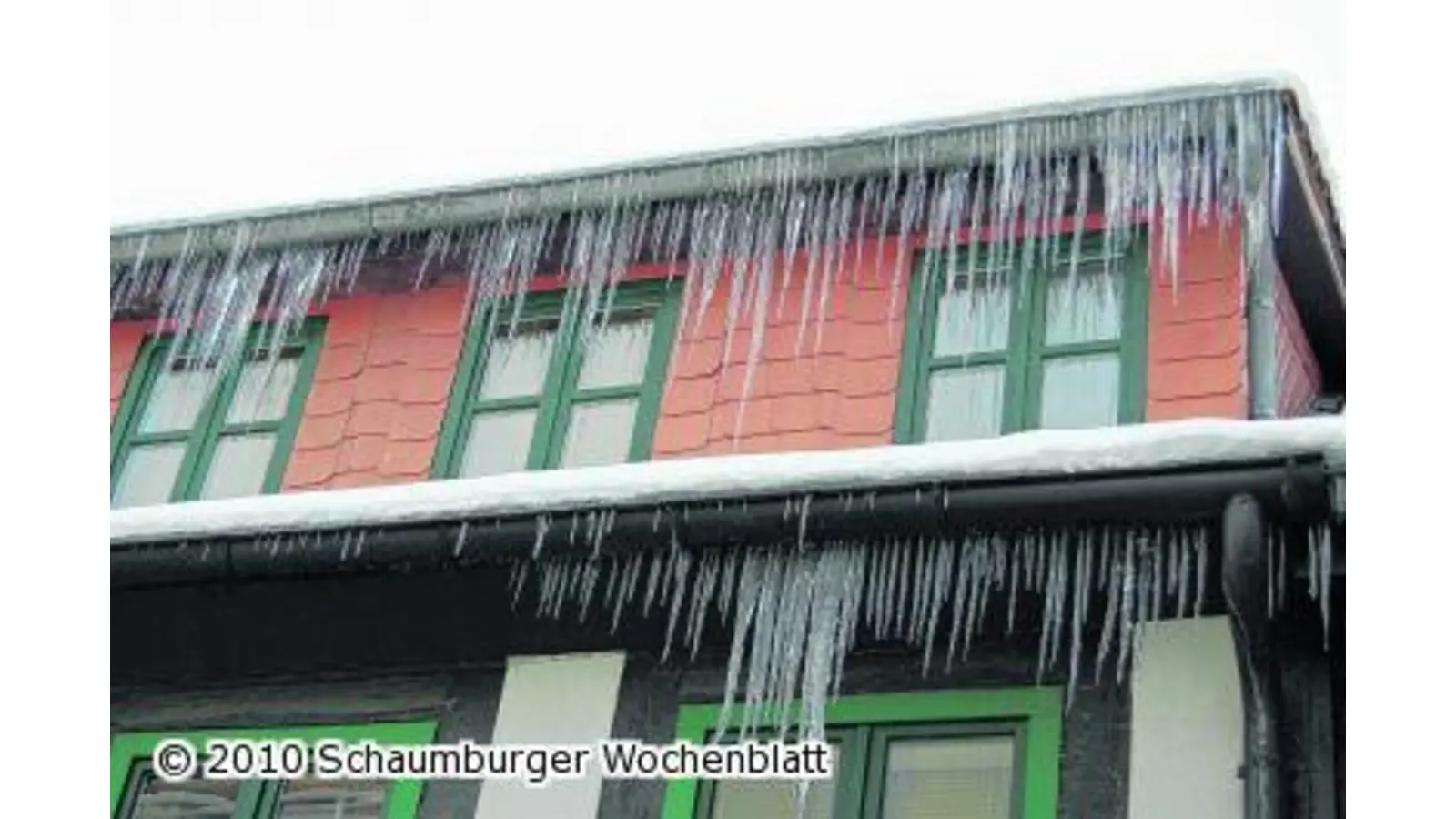 Eiszapfen und Schneeüberhänge können jetzt gefährlich werden (Foto: ste)
