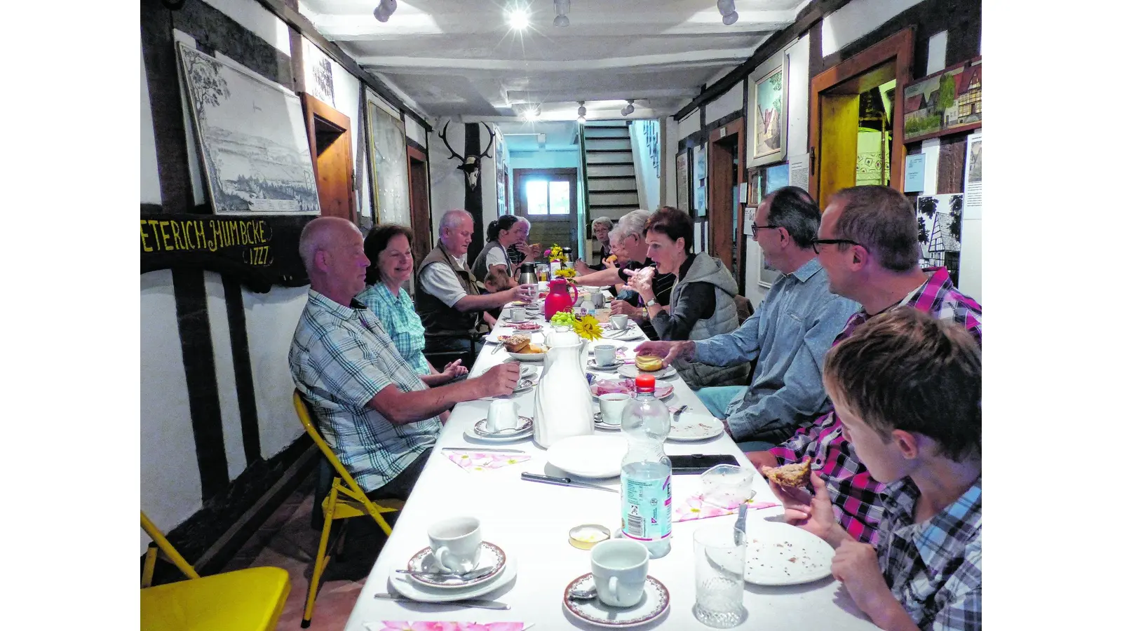Beim Frühstück gibt es neue Mitglieder (Foto: al)