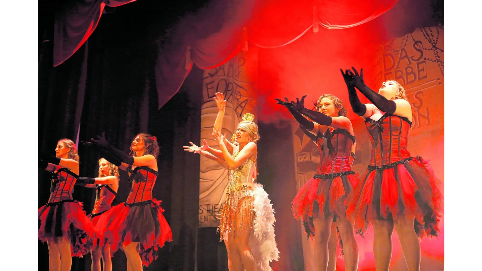 Zwischen Schein und Sein die Magie des Theaters erleben (Foto: red)