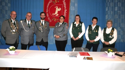 Vorstand der Schützengesellschaft (v.li.): Tobias Schneider, Fred Helbig, Jannes Dreyer, Sandra Ahl, Stefanie Kratz, Silvia Weitmann, Ramona Dick.  (Foto: gi)