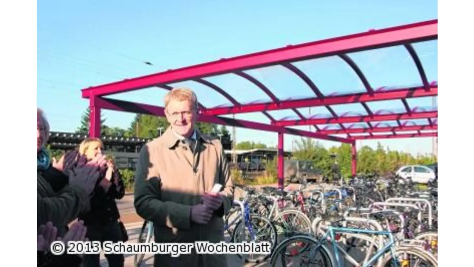 Stadthagen gibt neue Abstellanlage für 380 Fahrräder am Bahnhof frei (Foto: jl)