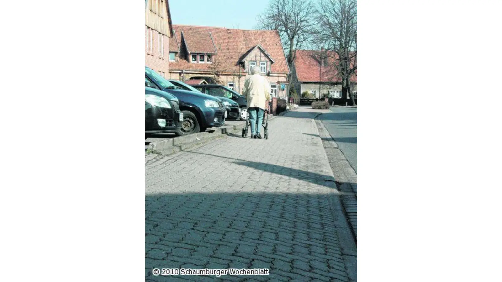 Der Bürgersteig wird demnächst ausgebessert (Foto: red)