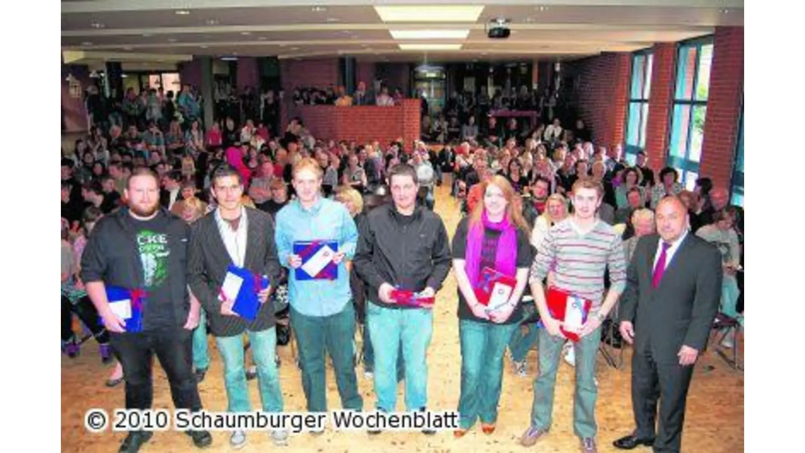 Erfolgreiche Schüler werden geehrt (Foto: ste)