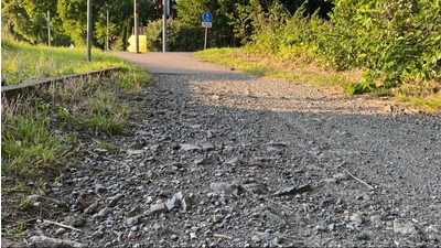 Radweg weist erhebliche Mängel auf. (Foto: gk)