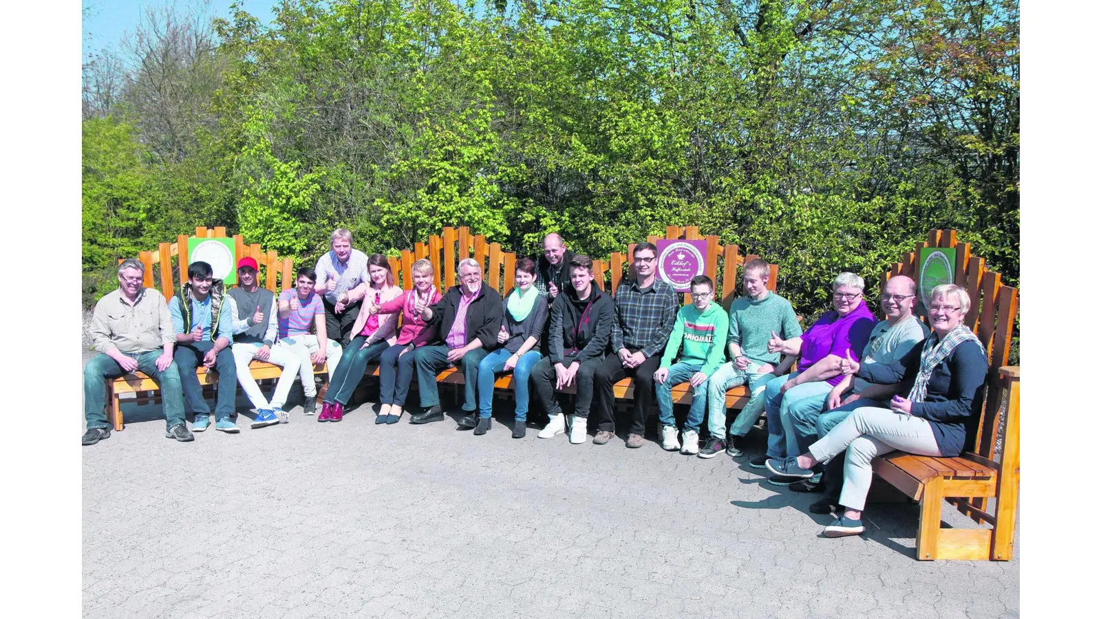 Schüler fertigen Bänke für den Dehoga (Foto: bb)