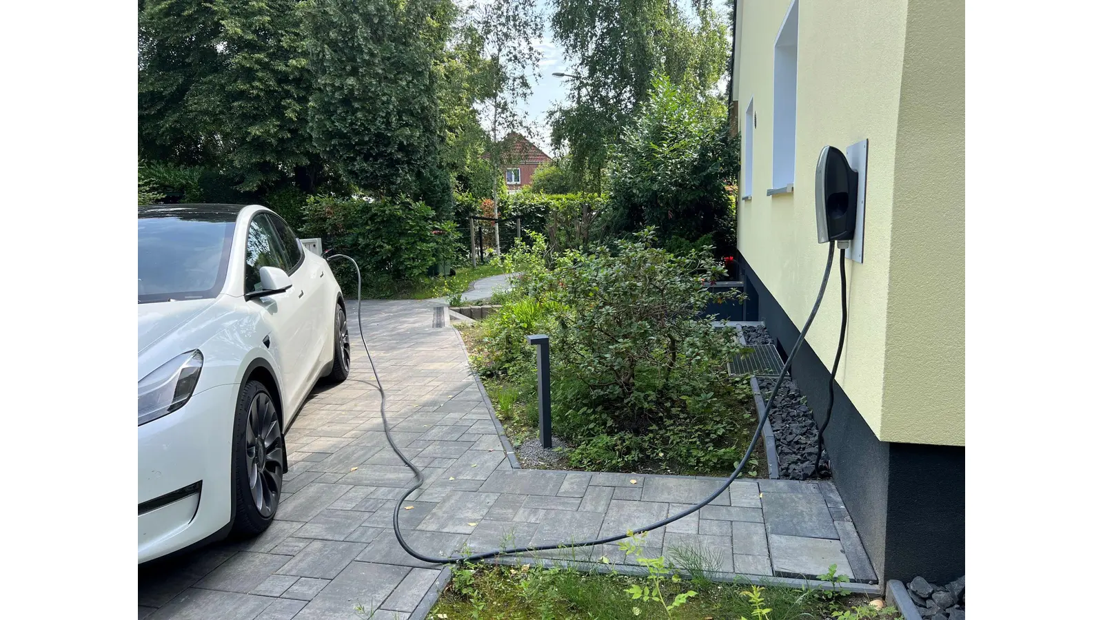 E-Auto an Wallbox. (Foto: roch)
