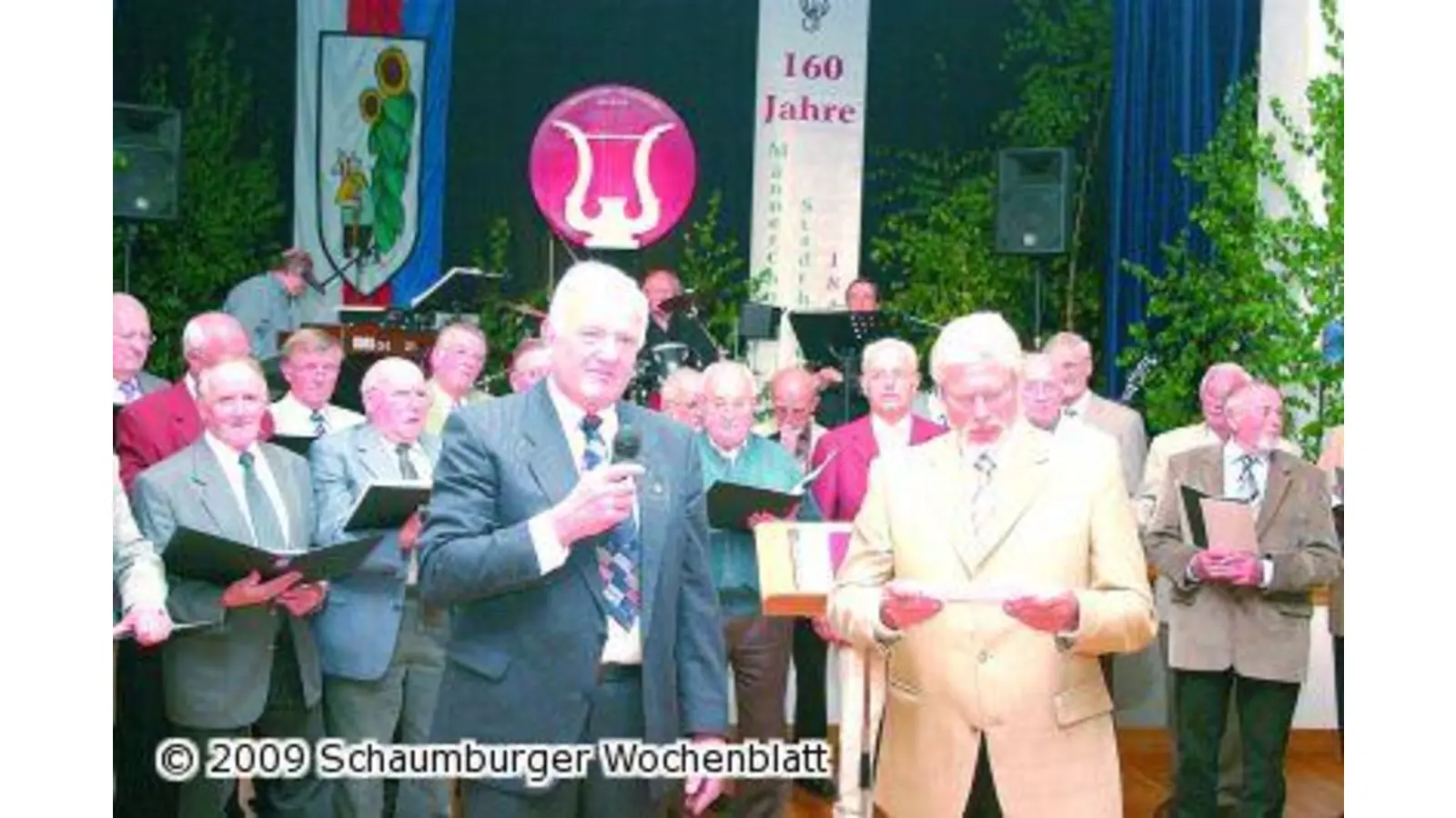 Gäste tanzen gutgelaunt in den Mai (Foto: bb)