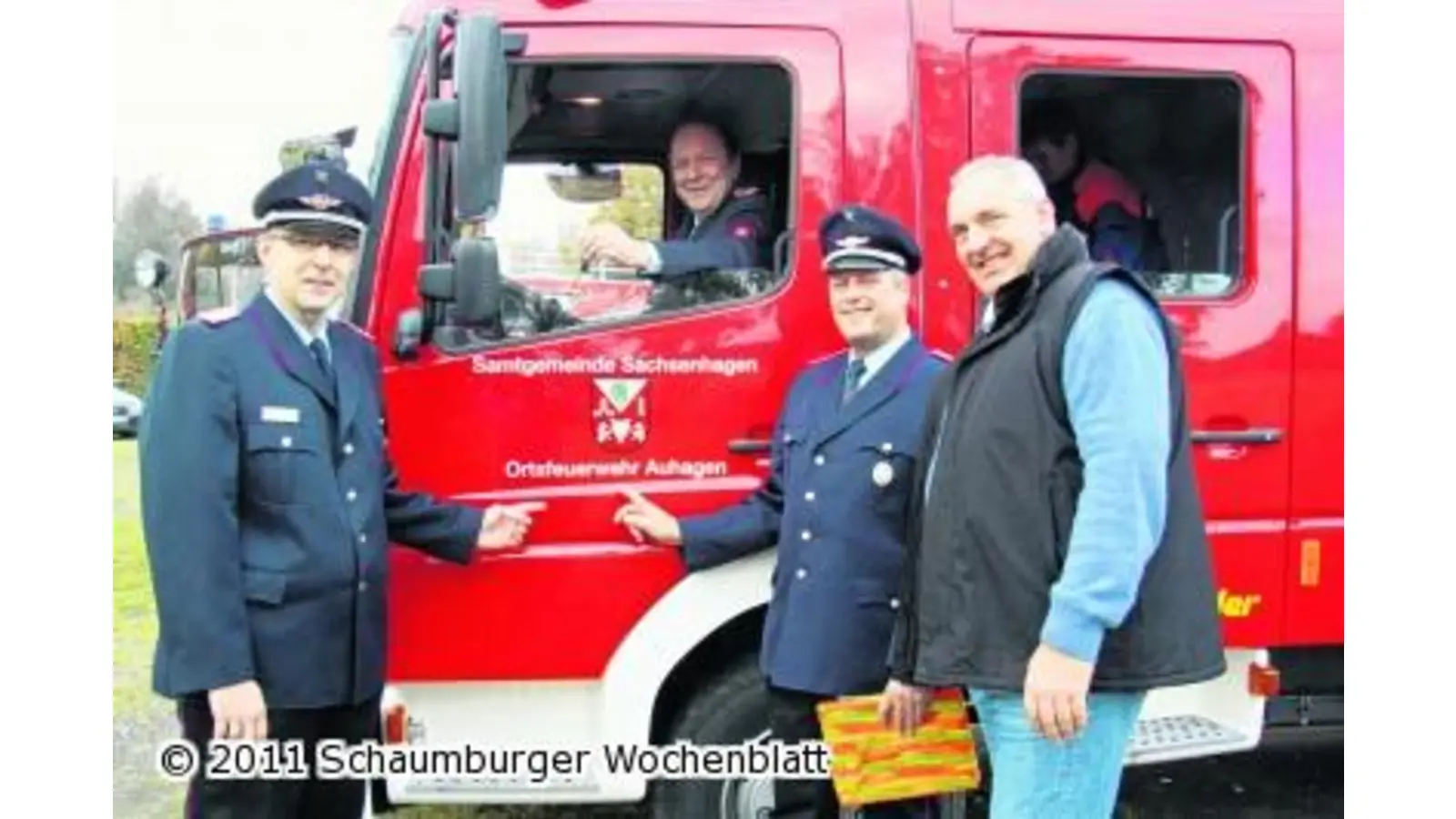 Tragkraftspritzenfahrzeug wird offiziell an Ortswehr übergeben (Foto: gi)