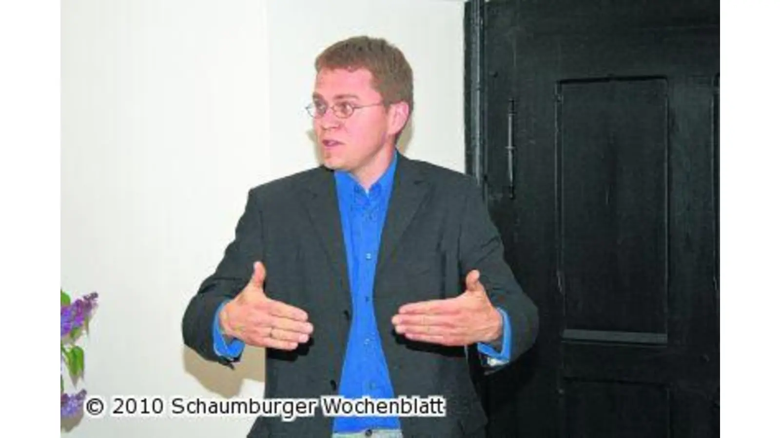 Er sieht sich den Boden ganz genau an (Foto: ih)