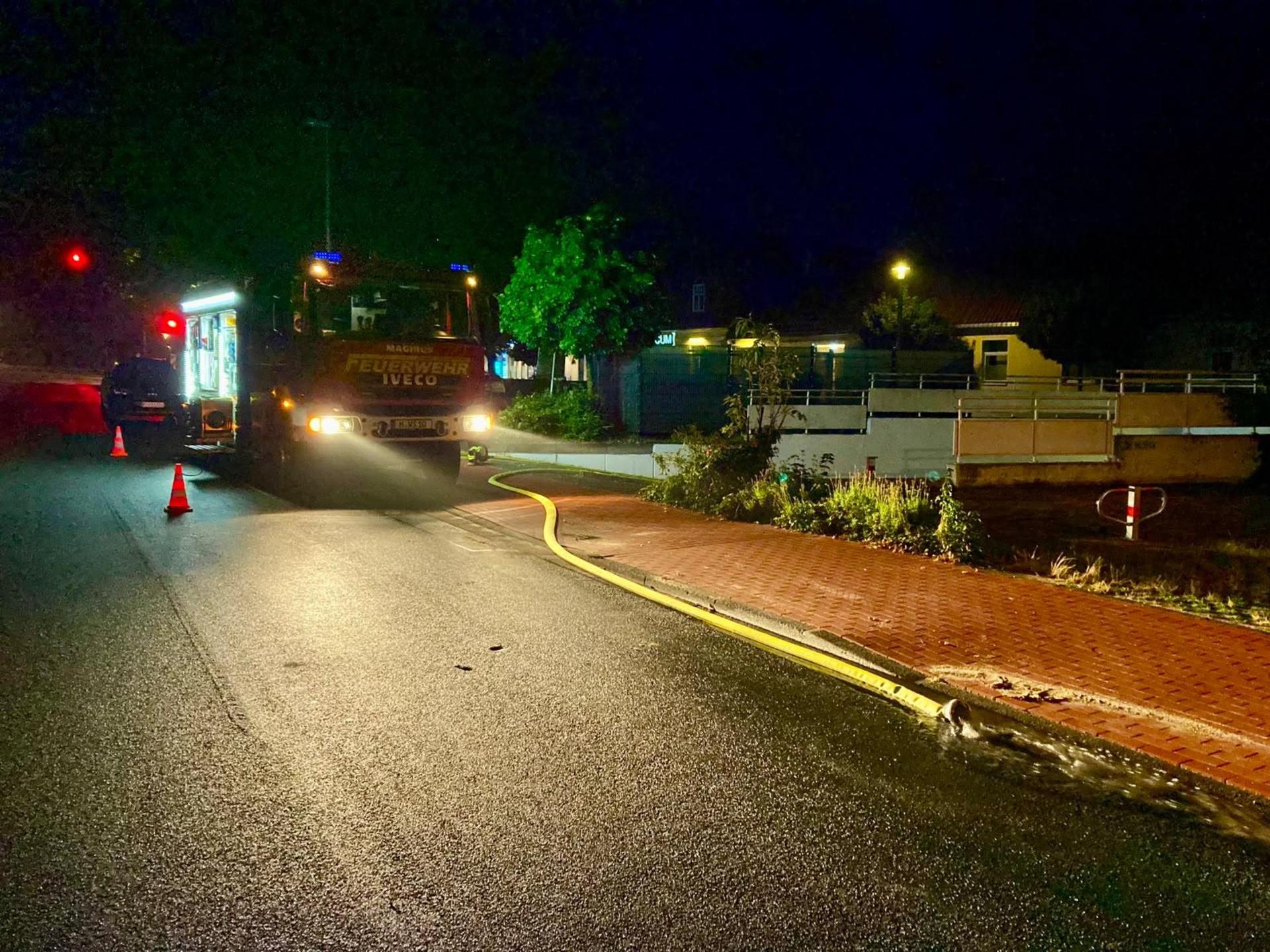 Folgen des Unwetters: Die Feuerwehr im Einsatz. (Foto: Feuerwehr)