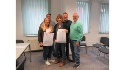 Nadine Raab, Senioren- und Pflegestützung, Sebastian Grone, Senioren- und Behindertenbeirat, Sylvia Schuka, Senioren- und Pflegestützpunkt, Stefan Follmann, Senioren- und Pflegestützpunkt, und Manfred Völker, Senioren- und Behindertenbeirat. (Foto: privat)