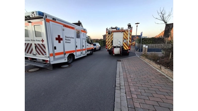 Rettungskräfte und Feuerwehr in der Bernsteinstraße. (Foto: privat)
