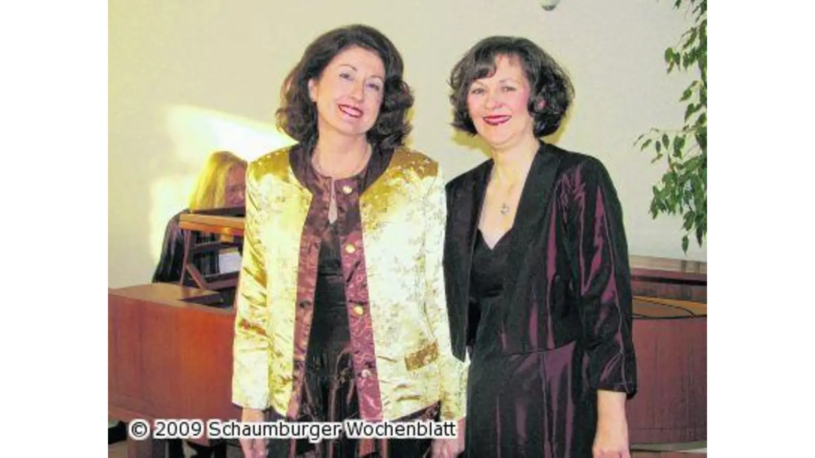 Gelungene Salon-Atmosphäre mit Steinway-Flügel und Kaminfeuer (Foto: km)