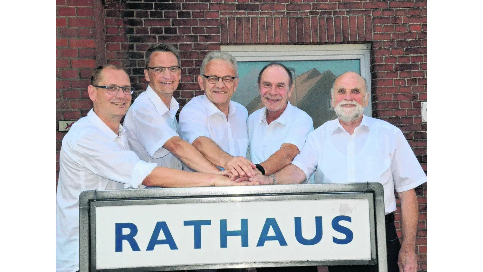 Lindhorster CDU rüttelt am Portal des Rathauses (Foto: red)