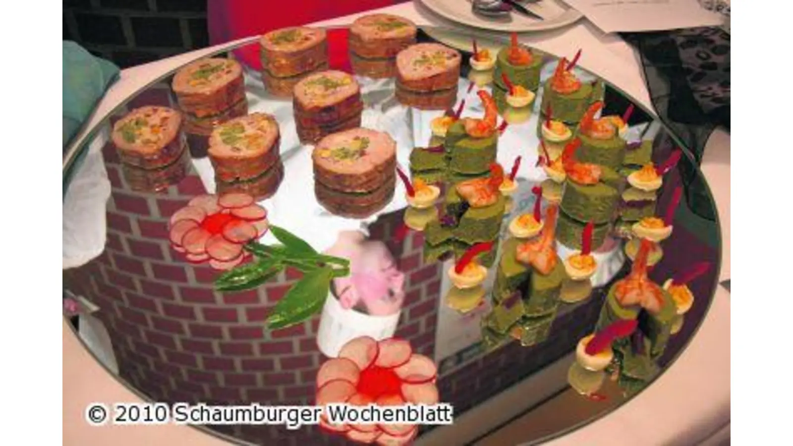 Farbpinsel und leckere Roseneiswürfel (Foto: mr)
