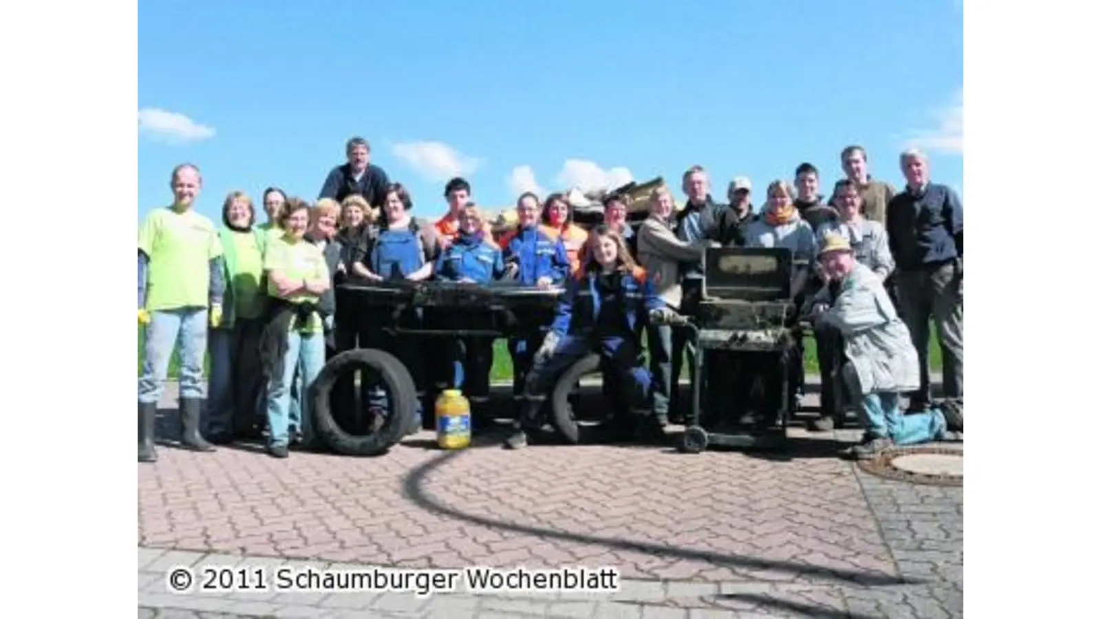Sitzgarnitur im Müll (Foto: red)