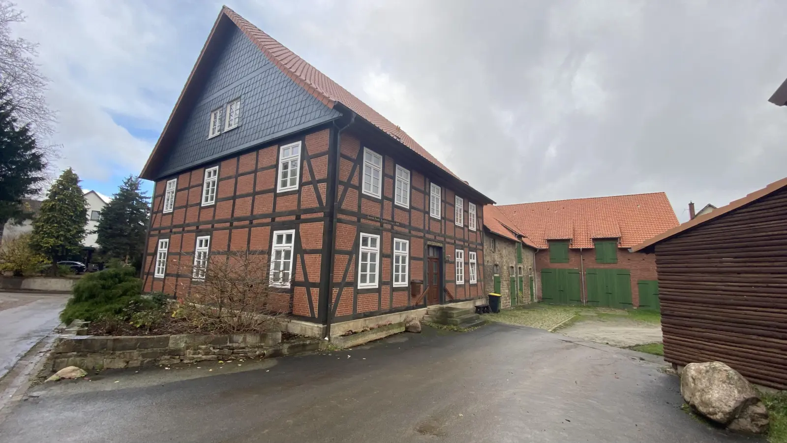 Der Hof des Landwirten Friedrich-Konrad Krückeberg aus Hohenrode wurde von ihm an die „Stiftung für Rinteln” vererbt mit Auflagen, die dem Ort Hohenrode Zugute kommen. <br> (Foto: ste)