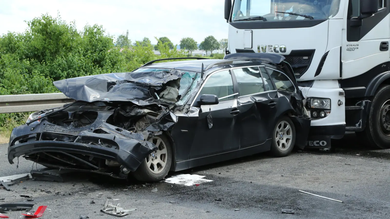 Auf der A2: Die Unfallstelle zwischen Bad Nenndorf und Kolenfeld. (Foto: Feuerwehr)