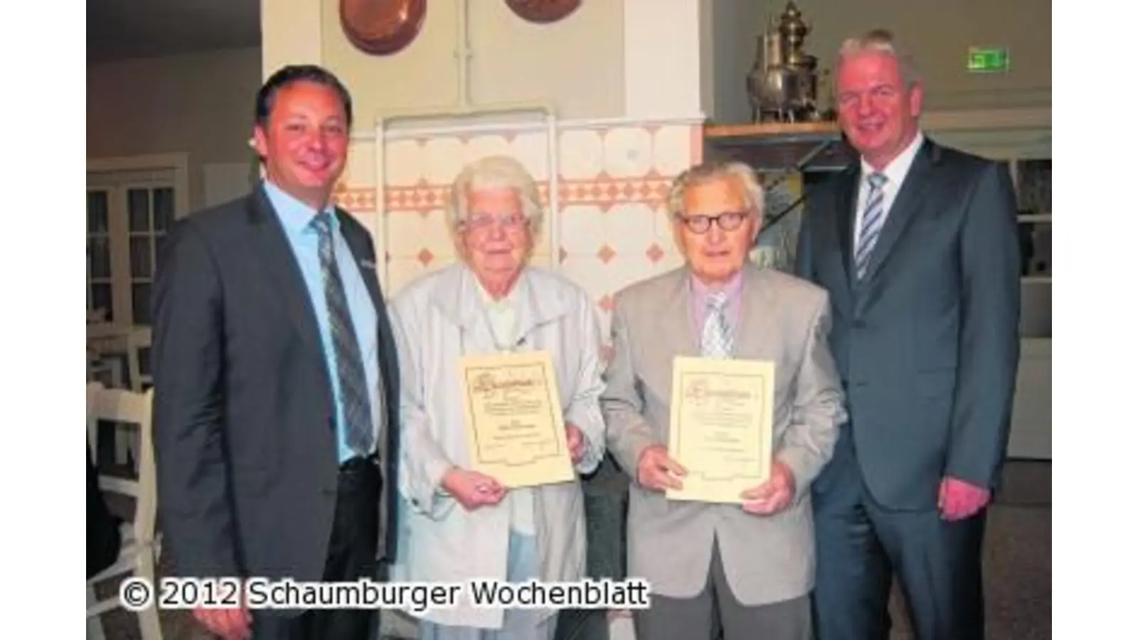 Volksbank ehrt langjährige Mitglieder (Foto: red)