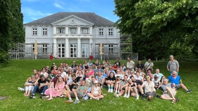 Gäste aus Frankreich erkunden das Staatsbad Bad Nenndorf. (Foto: privat)
