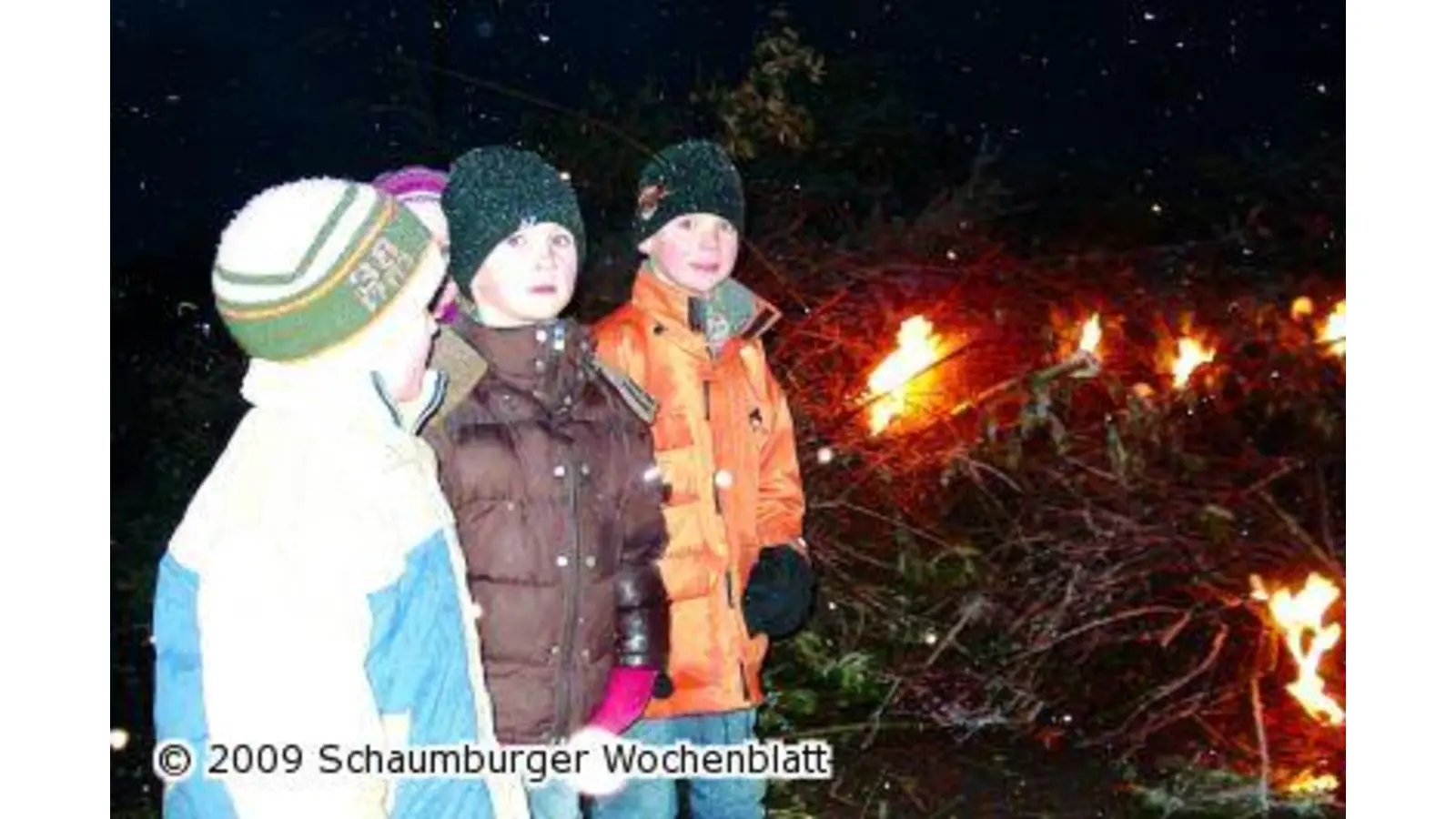 Fackelumzug leitet das Osterfeuer ein (Foto: bb)
