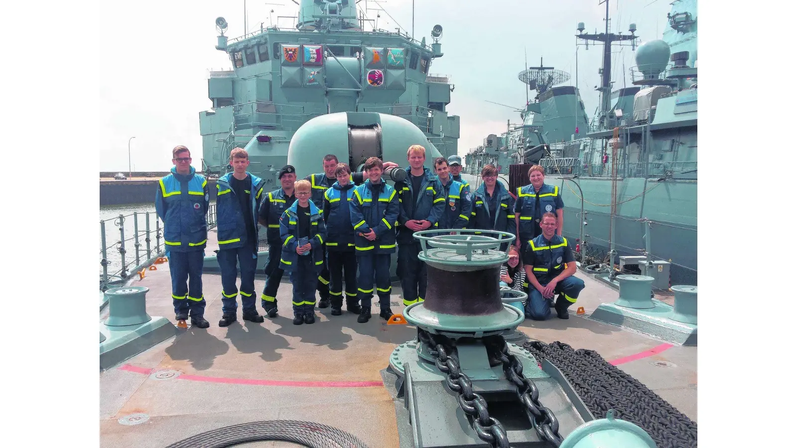Jugendgruppe geht an Bord (Foto: em)