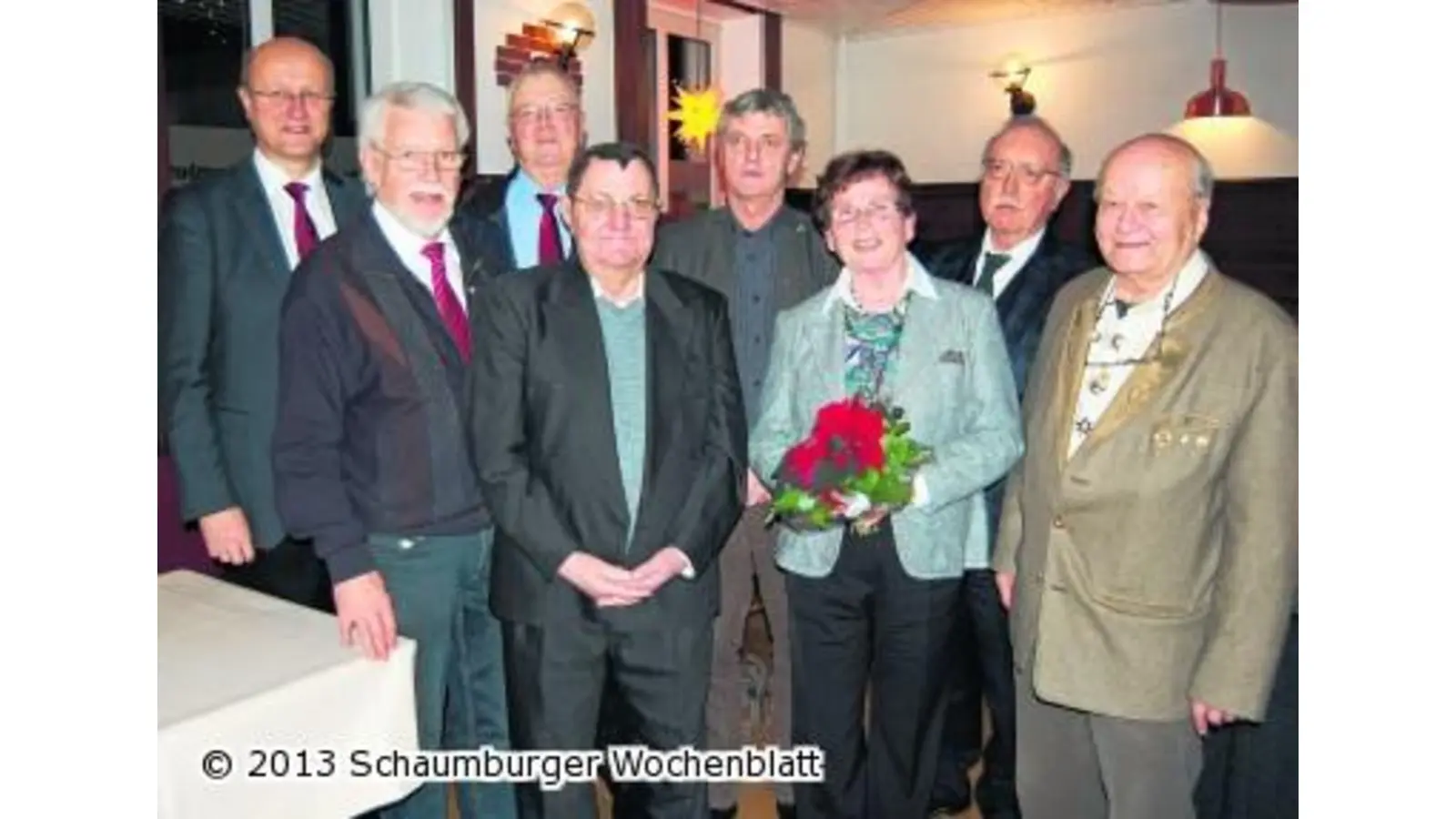 Karsten Becker ehrt die Mitglieder für ihre Treue (Foto: red)