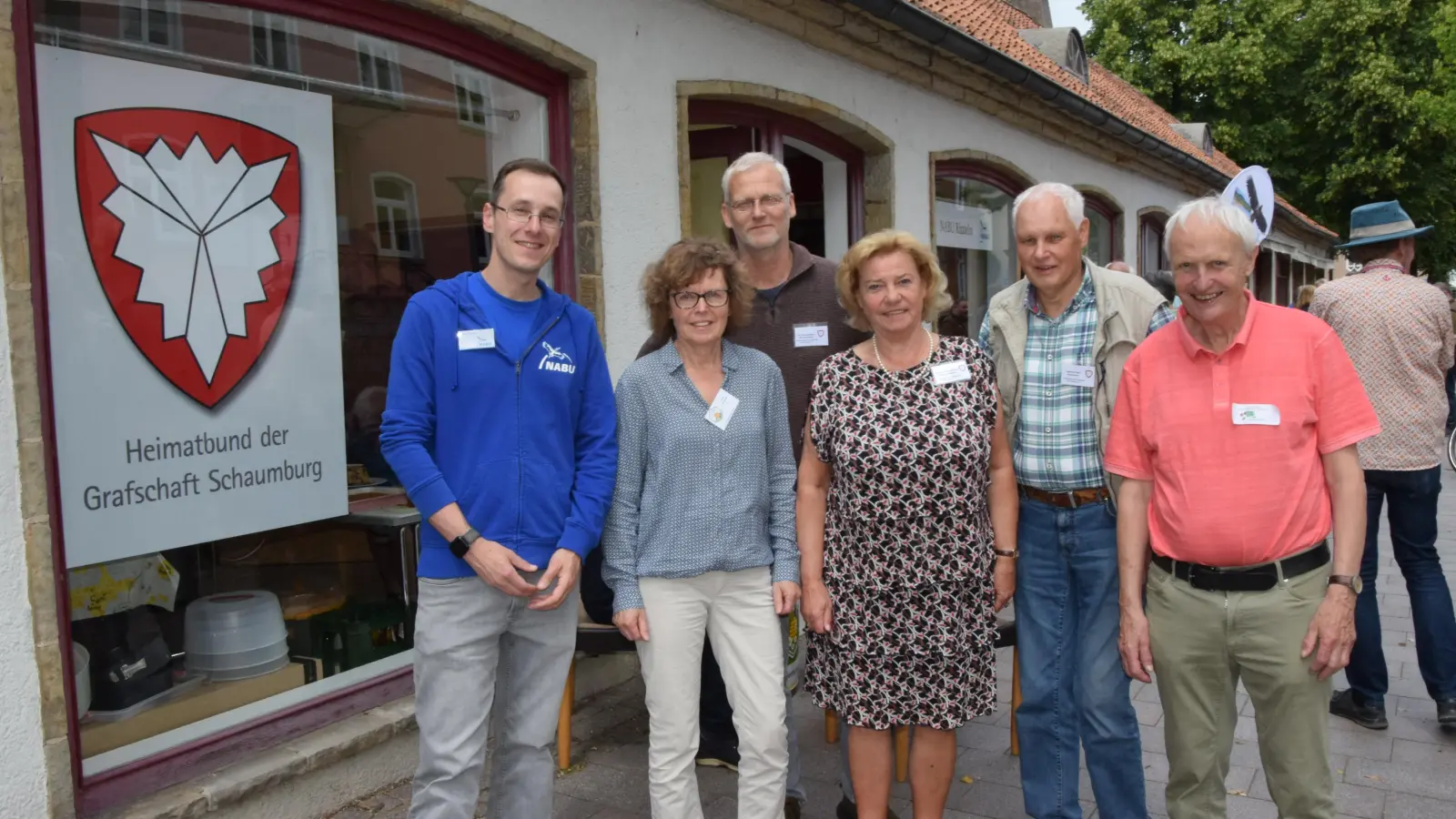 Vor einem Jahr eröffneten Mitglieder des Heimatbund, Imkerverein, NABU und Obst- und Gartenbauverein den Naturpavillon. Am 16. August ist dort „Tag der offenen Tür“.  (Foto: ste)
