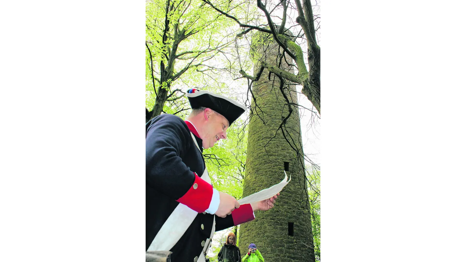 Zwei Feiern am Wilhelmsturm (Foto: jan)