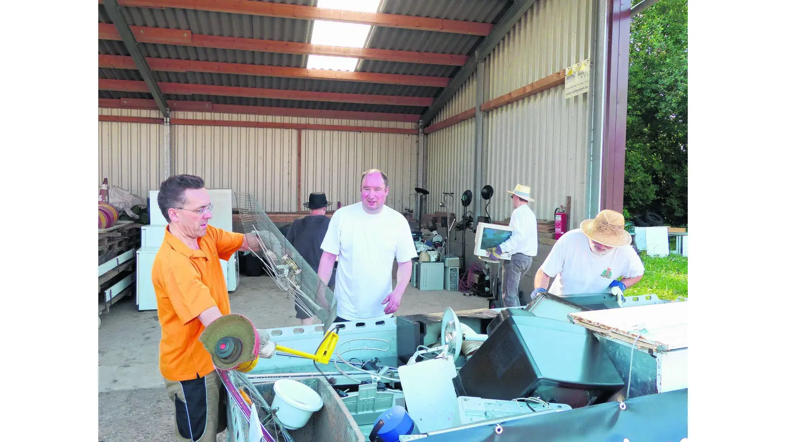 Die erste Hälfte des Mülls ist weg (Foto: red)