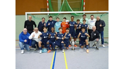 Sieger VGH-Cup 2026 VfL Bochum (Team VfL Bochum mit Vertretern VGH: Marco Krey, Jens u. Moritz Everding, VGH-Vertriebsleiter Stefan Mogwitz, Bürgermeister Axel Wohlgemuth, VfL Präsident Martin Brandt und Fußballabteilungsleiter Stephan Brandt. (Foto: privat)