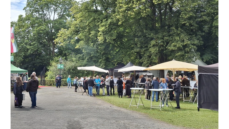 Im Laufe des gesamten Tages kamen hunderte von Besucherinnen und Besuchern. (Foto: ds)