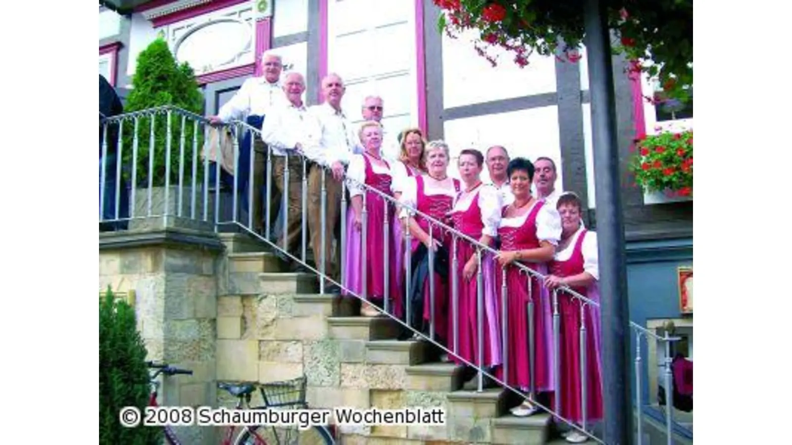 Auealer Volkstanzgruppe beim Landestrachtenfest in Lüchow Gruppen aus allen Teilen Niedersachsens tanzen zusammen (Foto: tt)