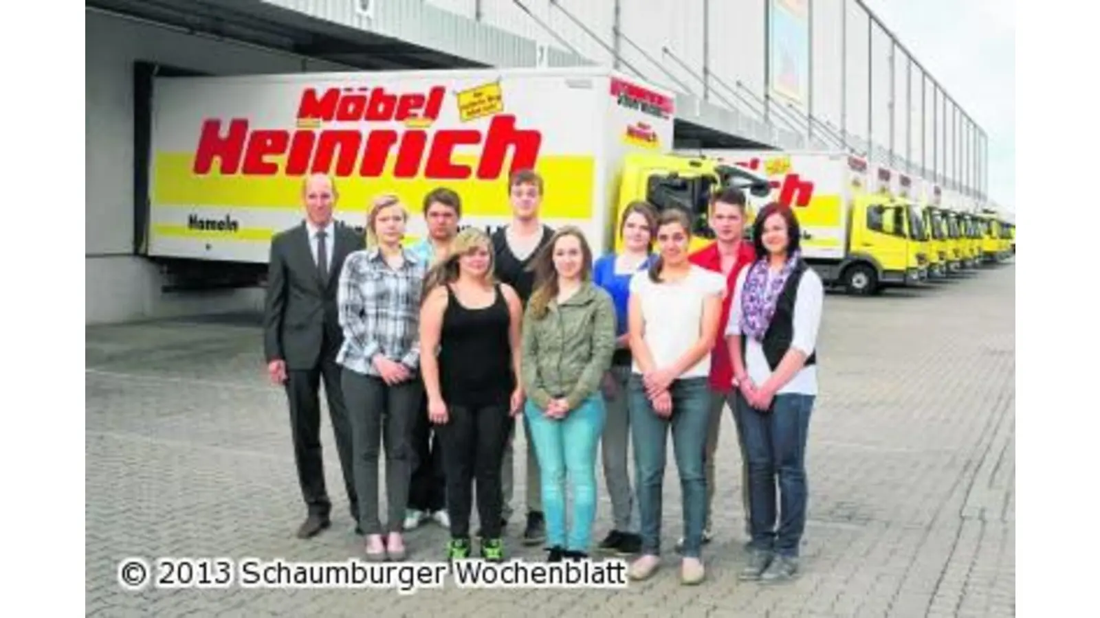 Bei Möbel-Heinrich starten elf Auszubildende ins Berufsleben (Foto: wtz)