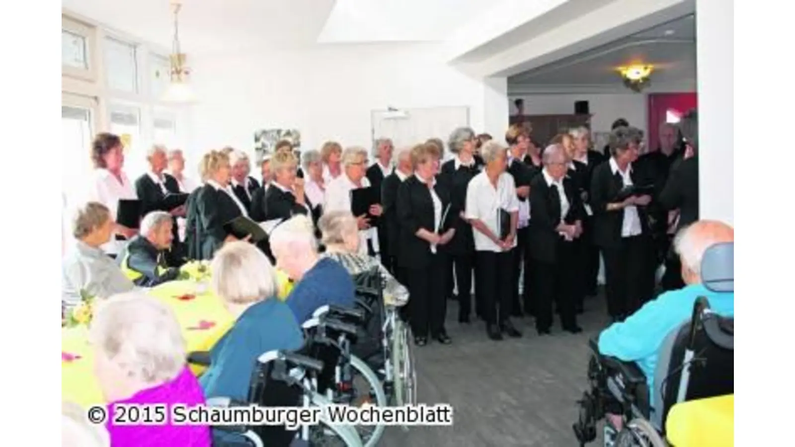 Buntes Programm unterhält Senioren (Foto: mk)