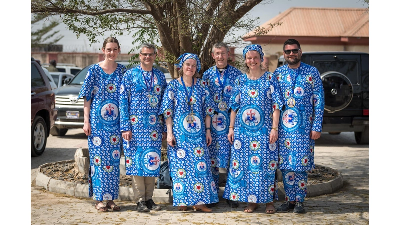 En Gruppenbild der deutschen Delegation zum 100. Jubiläum der Lutherischen Kirche in Nigeria. (Foto: LWF Albin Hillert)