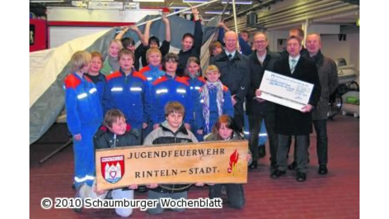 Neue Zeltplane für die Jugendwehr (Foto: ste)