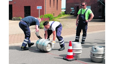 In Helsinghausen rollen Bierfässer über die Straße (Foto: jl)