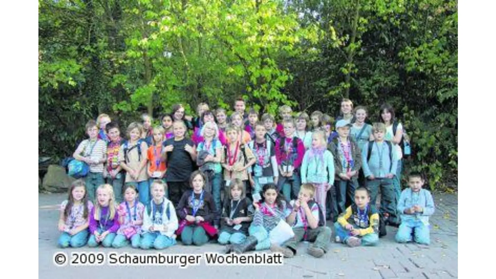 Auf dem Bauch robbend durch die Höhle (Foto: ro)