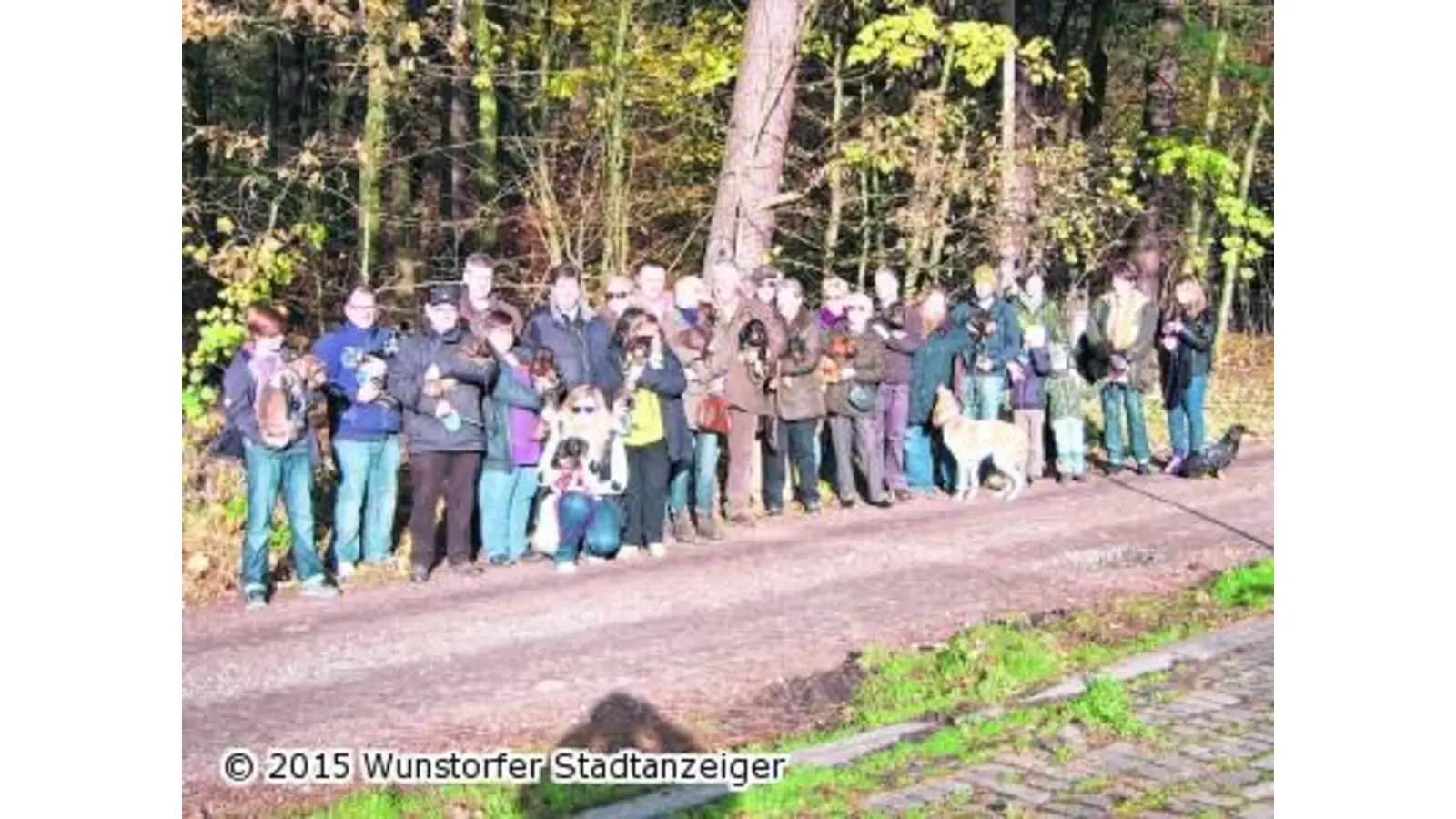 Wandern der Teckel-Freunde Mensch und Tier genießen Ausflug (Foto: mk)