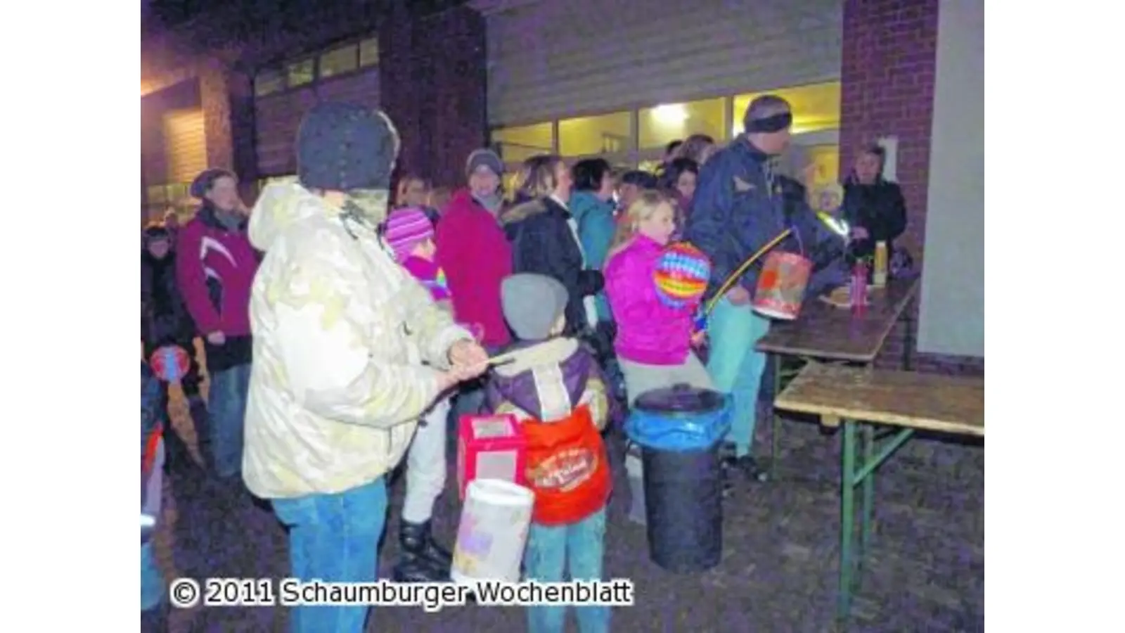 Blasorchester führt ein Lichtermeer an (Foto: red)