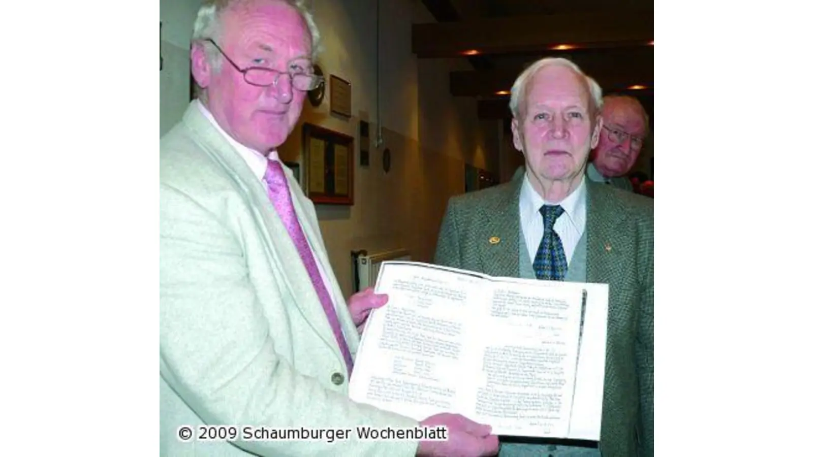 Auf seinen ältesten Sänger ist der Apelerner Chor besonders stolz (Foto: al)