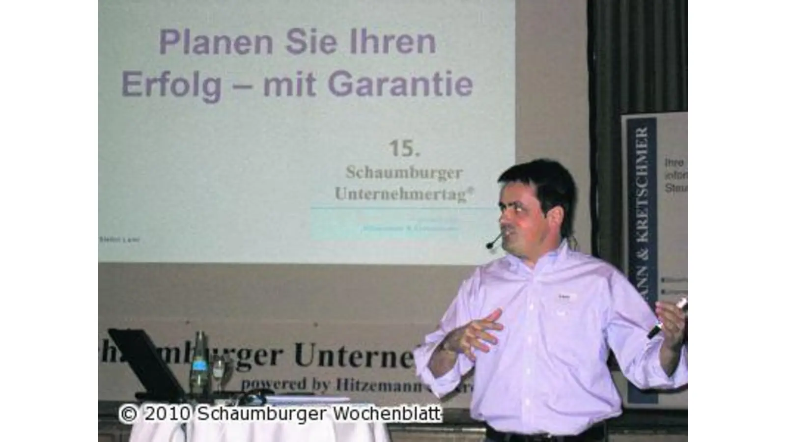 Unternehmer lauschen der skizzierten Erfolgsplanung (Foto: ro)